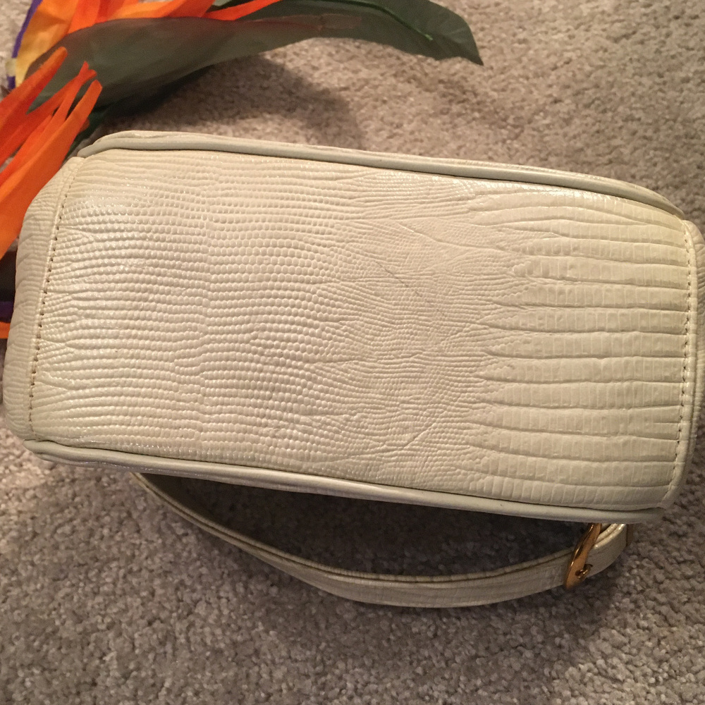 Lizard Embossed Leather Handbag - Picture 4 of 7